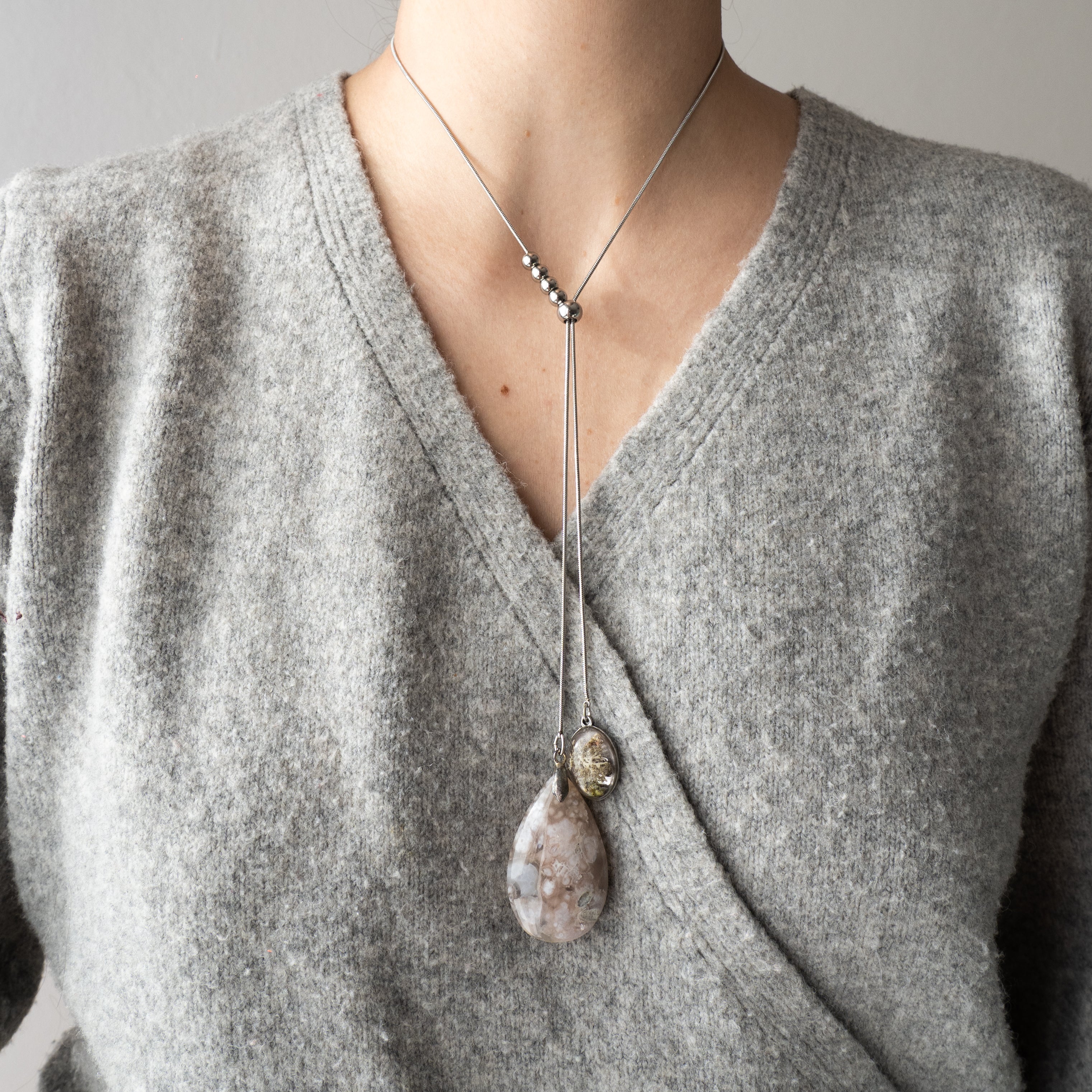 SAKURA AGATE NECKLACE