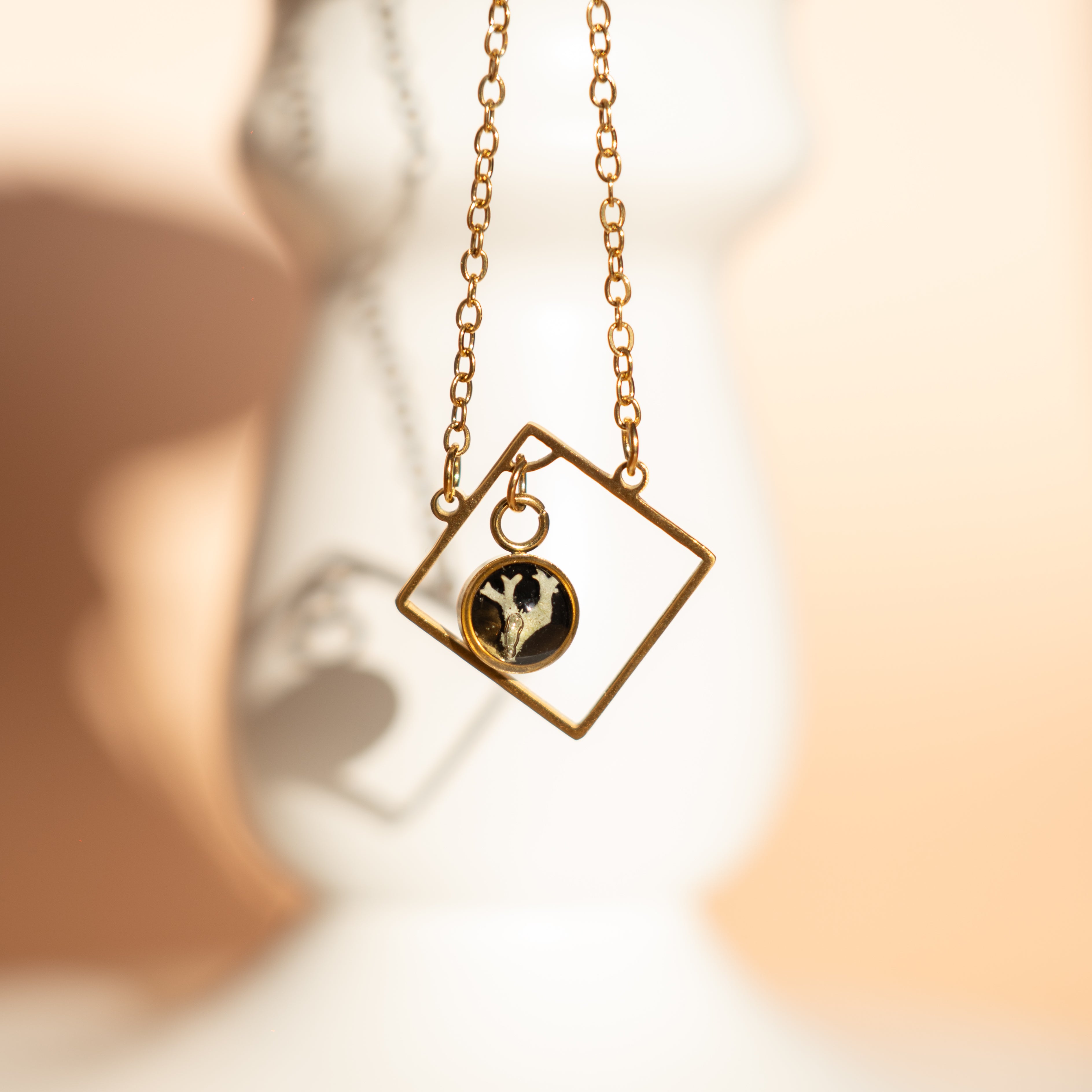 GOLDEN MELIAE NECKLACES