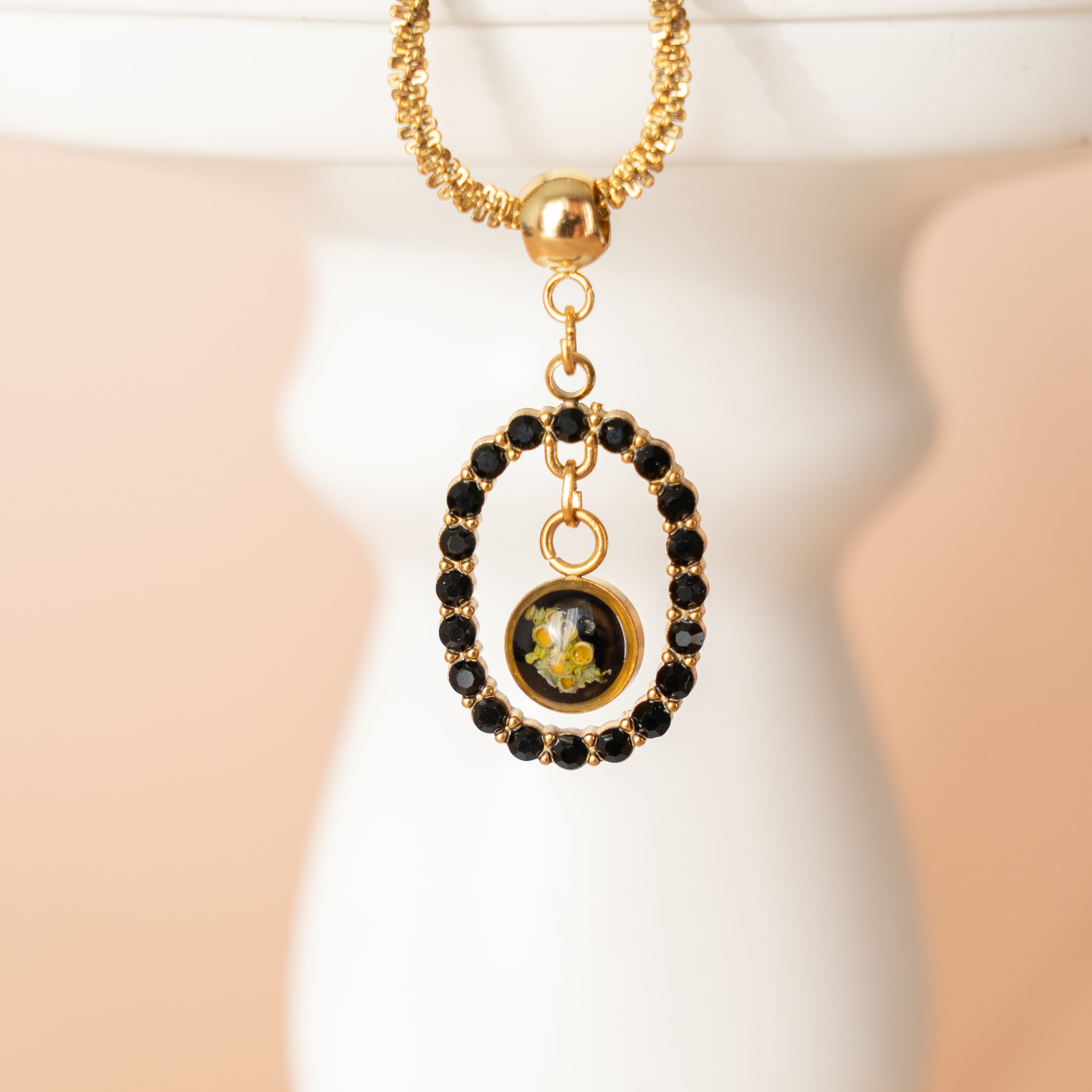 GOLDENE EOS-HALSKETTEN